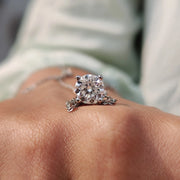 Round Cut Pendant With Simple Solitaire Style