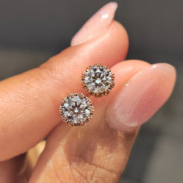 Round Cut Diamond Stud Earrings