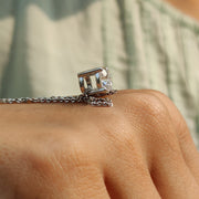 Round Cut Pendant With Simple Solitaire Style